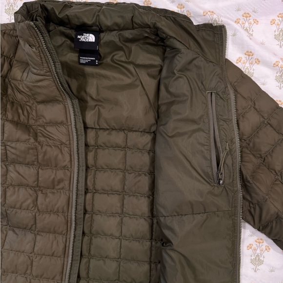 North Face Thermoball Jacket Size Medium, Olive Green - Picture 7 of 9